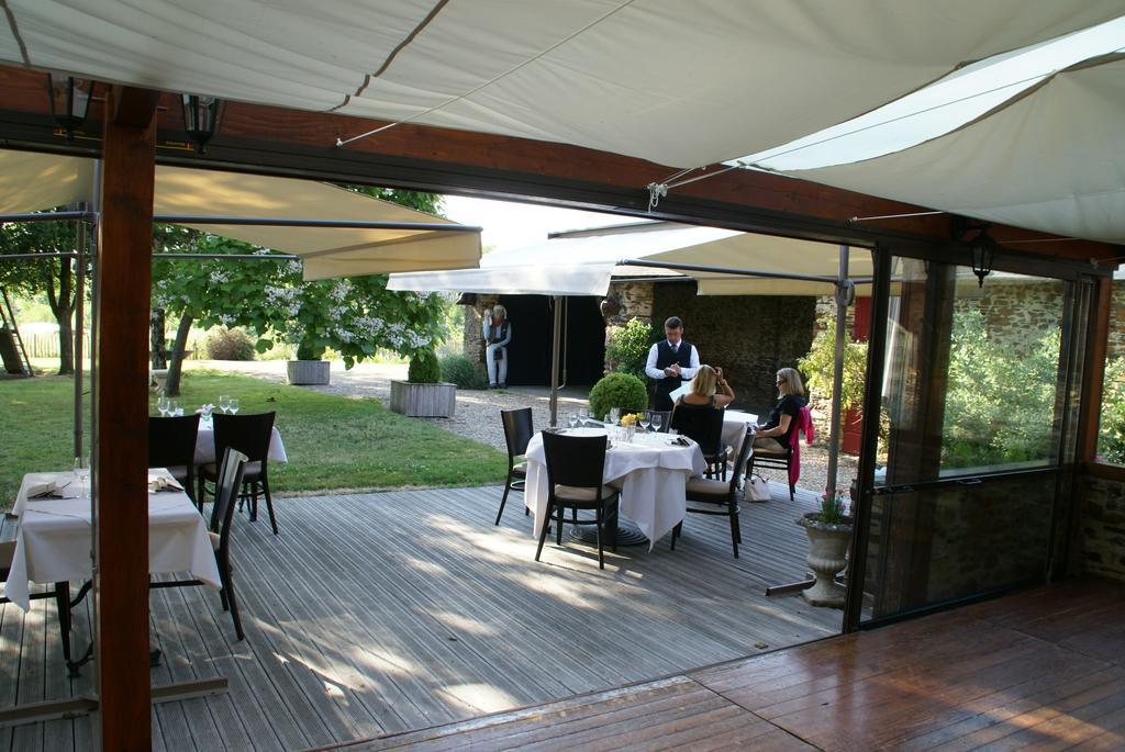 Les Roulottes & Cottages Du Moulin Chenillé-Changé Екстериор снимка
