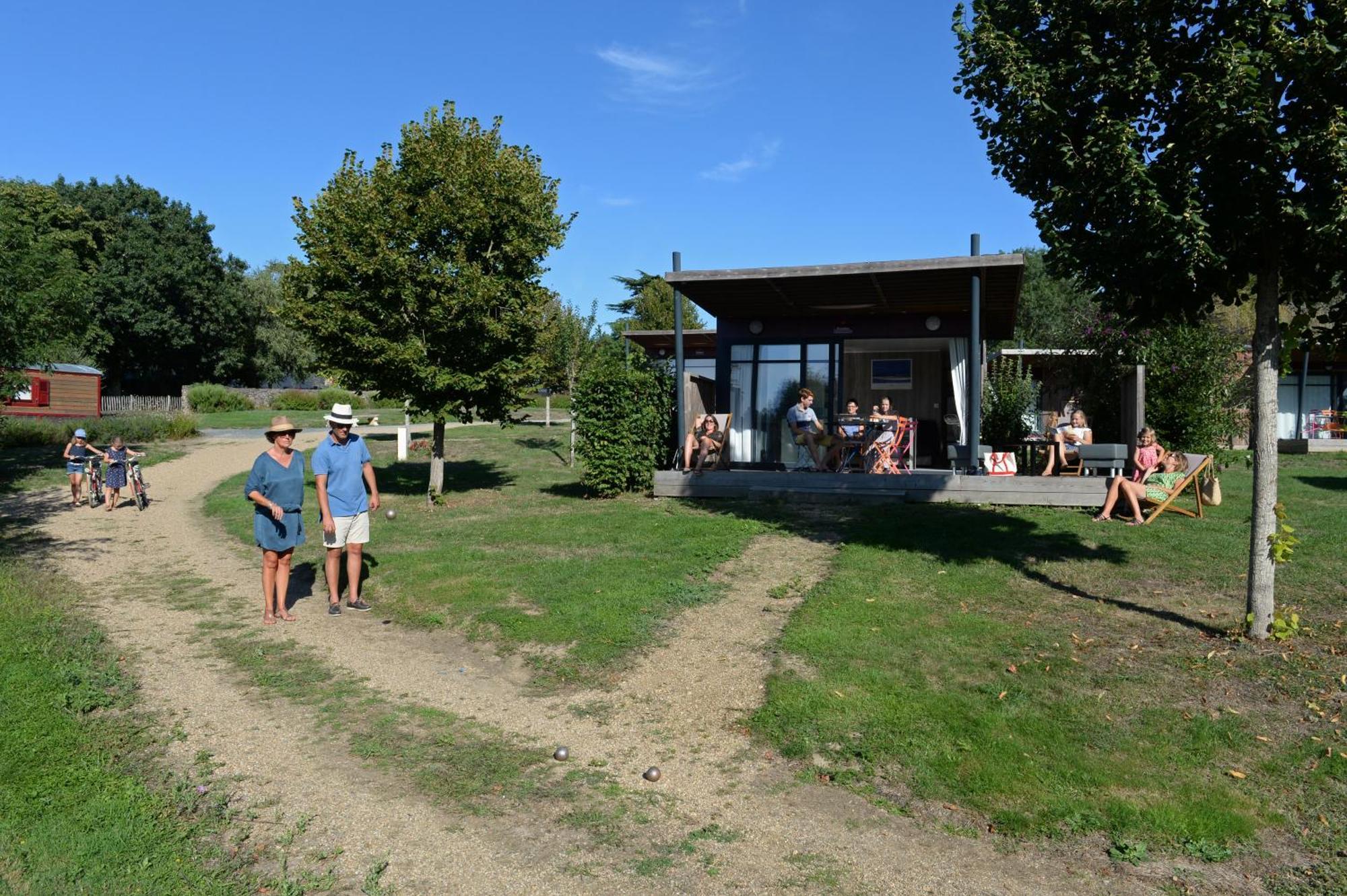 Les Roulottes & Cottages Du Moulin Chenillé-Changé Екстериор снимка