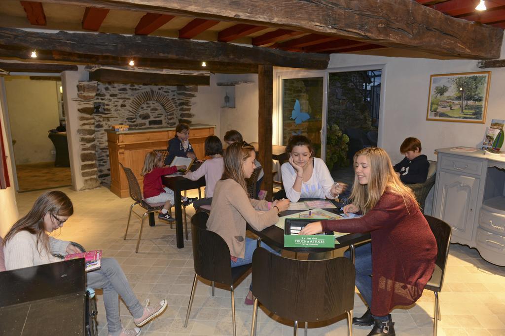 Les Roulottes & Cottages Du Moulin Chenillé-Changé Екстериор снимка