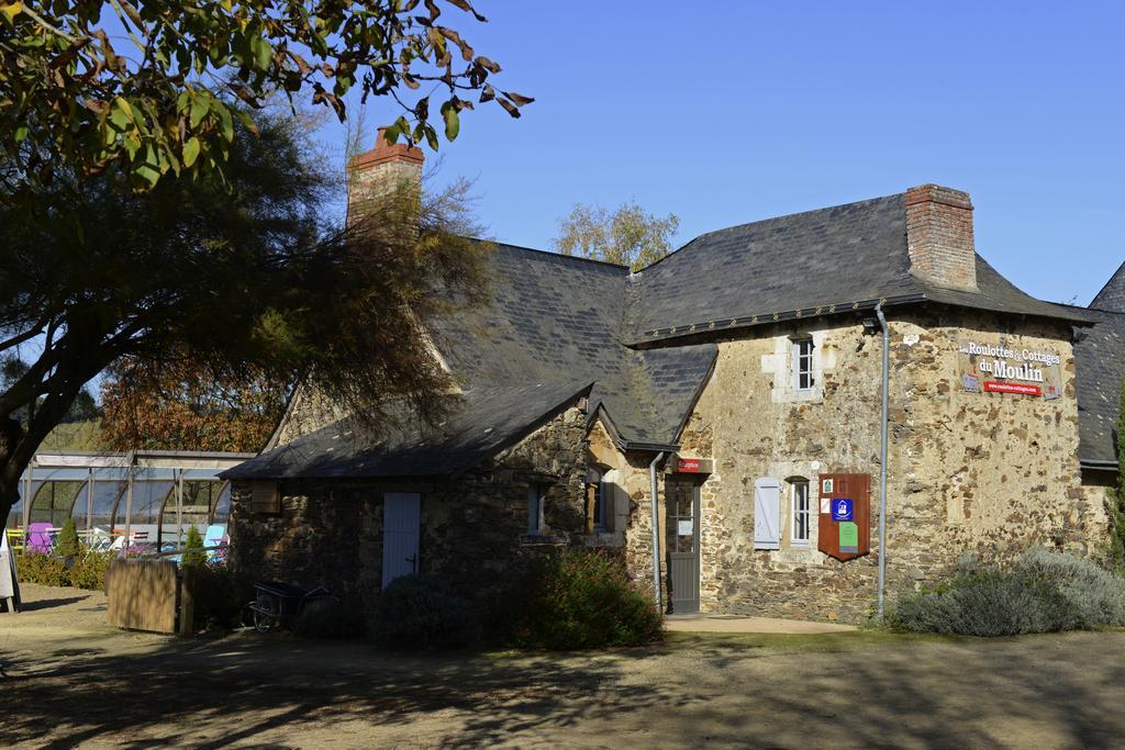 Les Roulottes & Cottages Du Moulin Chenillé-Changé Екстериор снимка