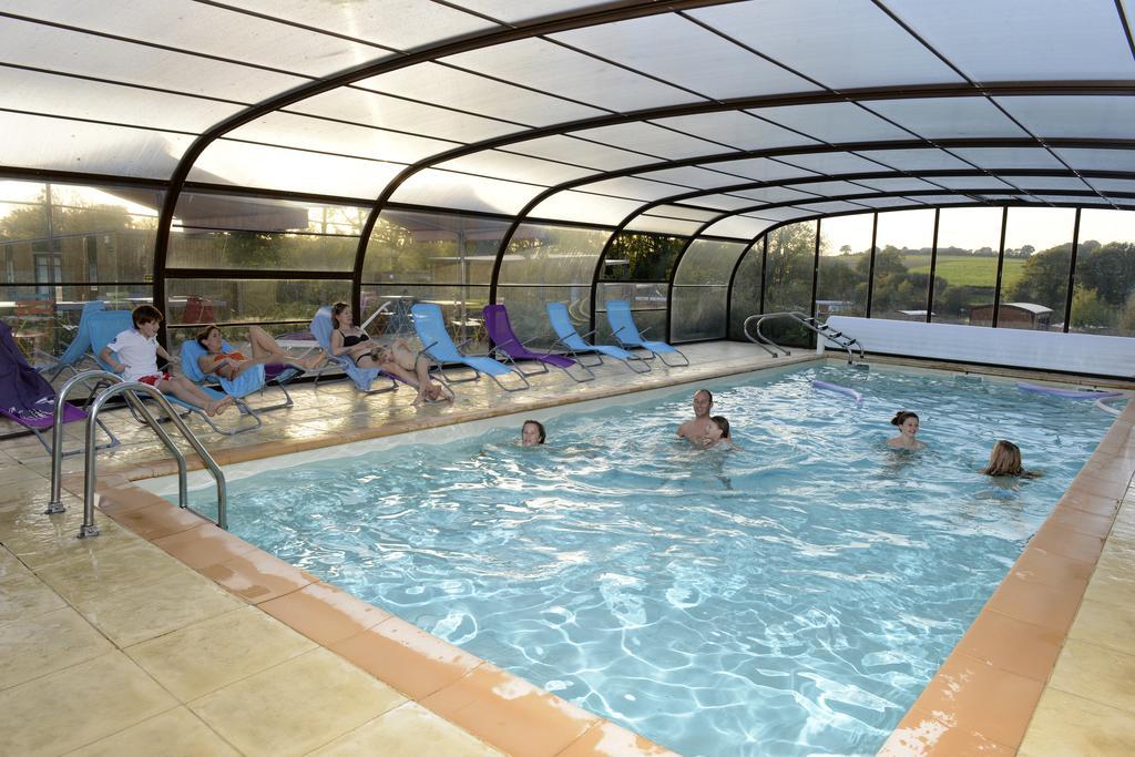 Les Roulottes & Cottages Du Moulin Chenillé-Changé Екстериор снимка