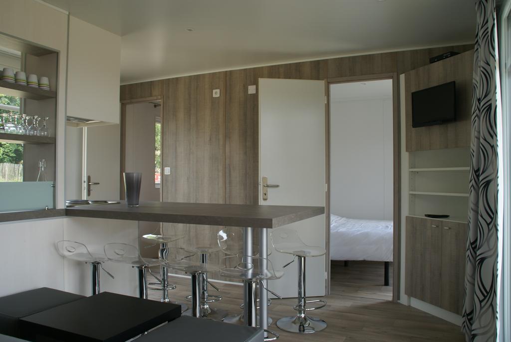Les Roulottes & Cottages Du Moulin Chenillé-Changé Екстериор снимка