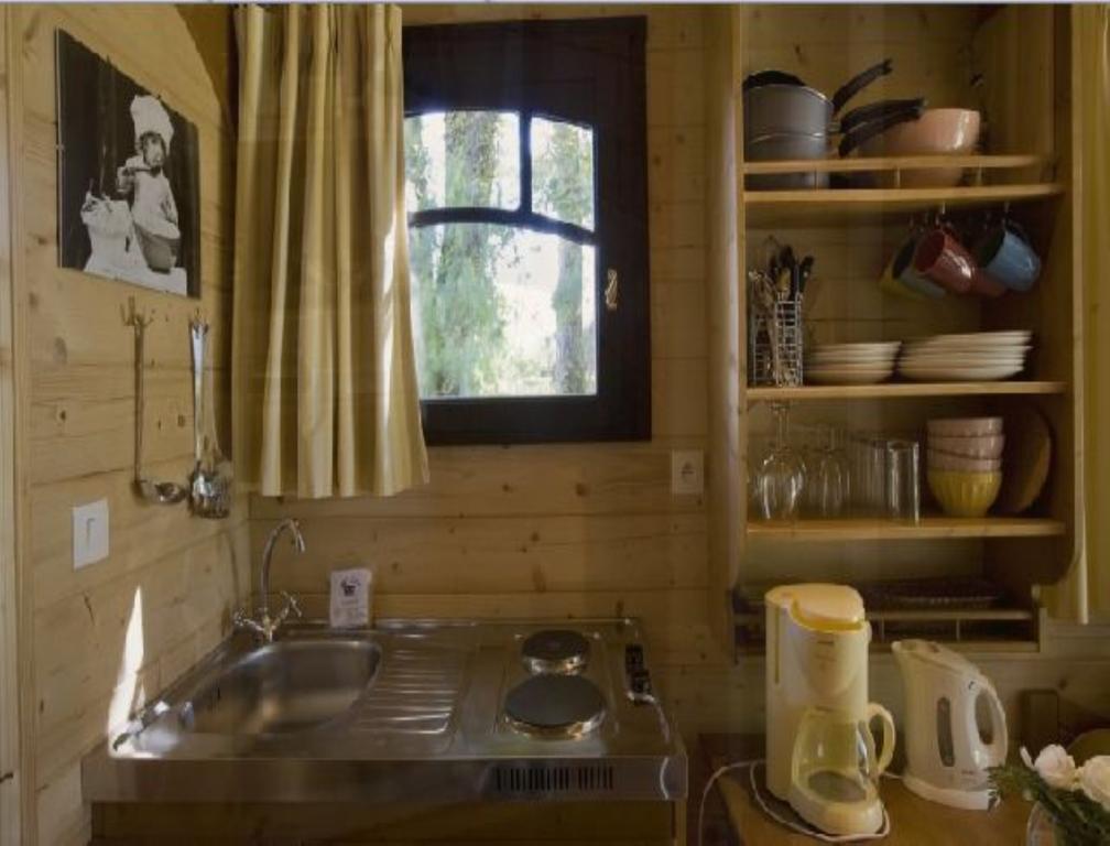 Les Roulottes & Cottages Du Moulin Chenillé-Changé Екстериор снимка