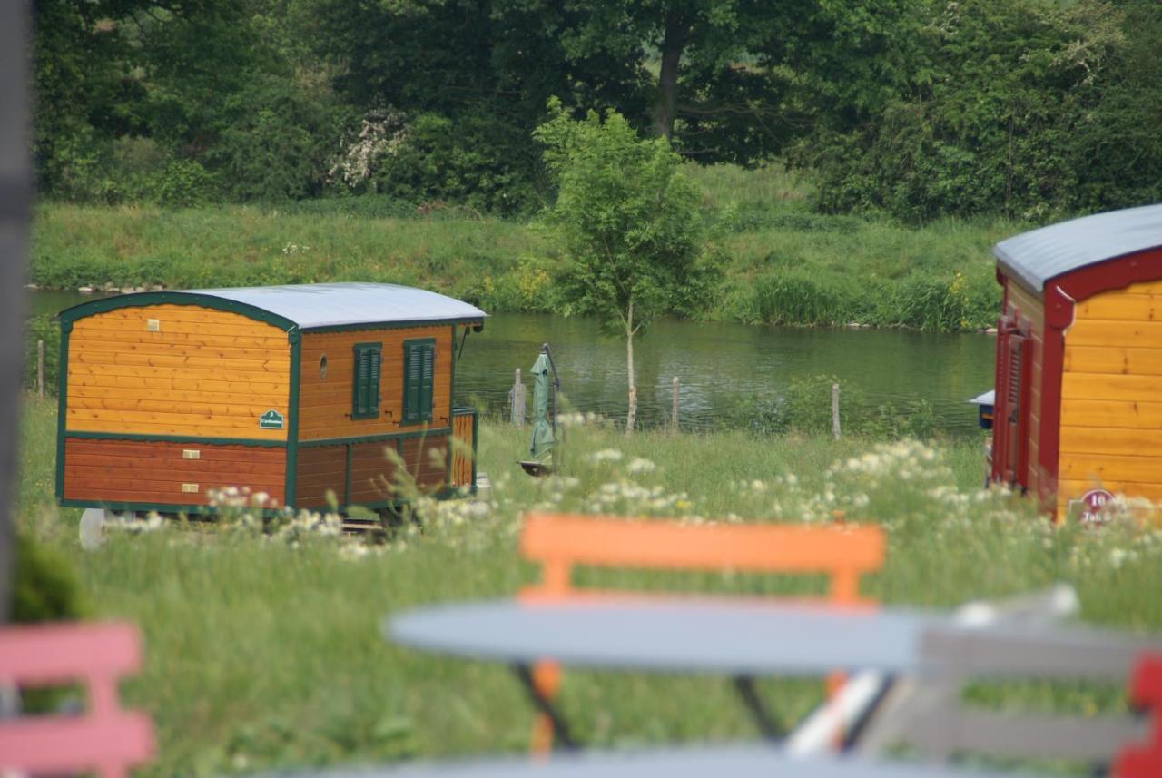 Les Roulottes & Cottages Du Moulin Chenillé-Changé Екстериор снимка