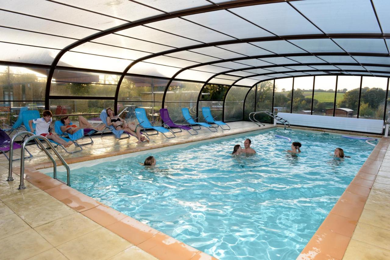 Les Roulottes & Cottages Du Moulin Chenillé-Changé Екстериор снимка